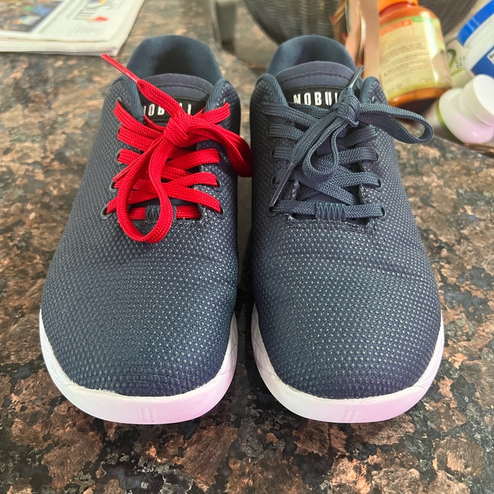 Womens 8.5 NOBULLS
